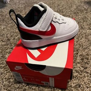 Infant Nike court borough low 2